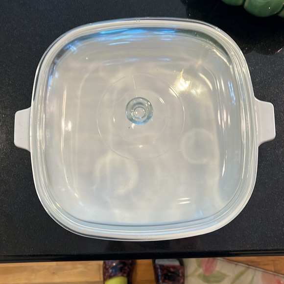 "Floral Bouquet" - 2.5L / 2.5 QT Square Casserole with Dome Lid by CORNING - Picture 4 of 9